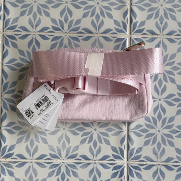 Lululemon Everywhere Belt Bag 1L Blissful Pink - Picture 5 of 5
